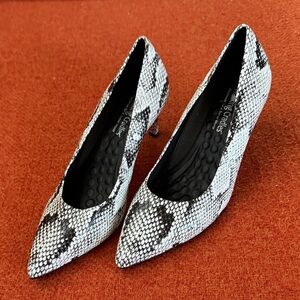 Walking Cradle Pumps 9W